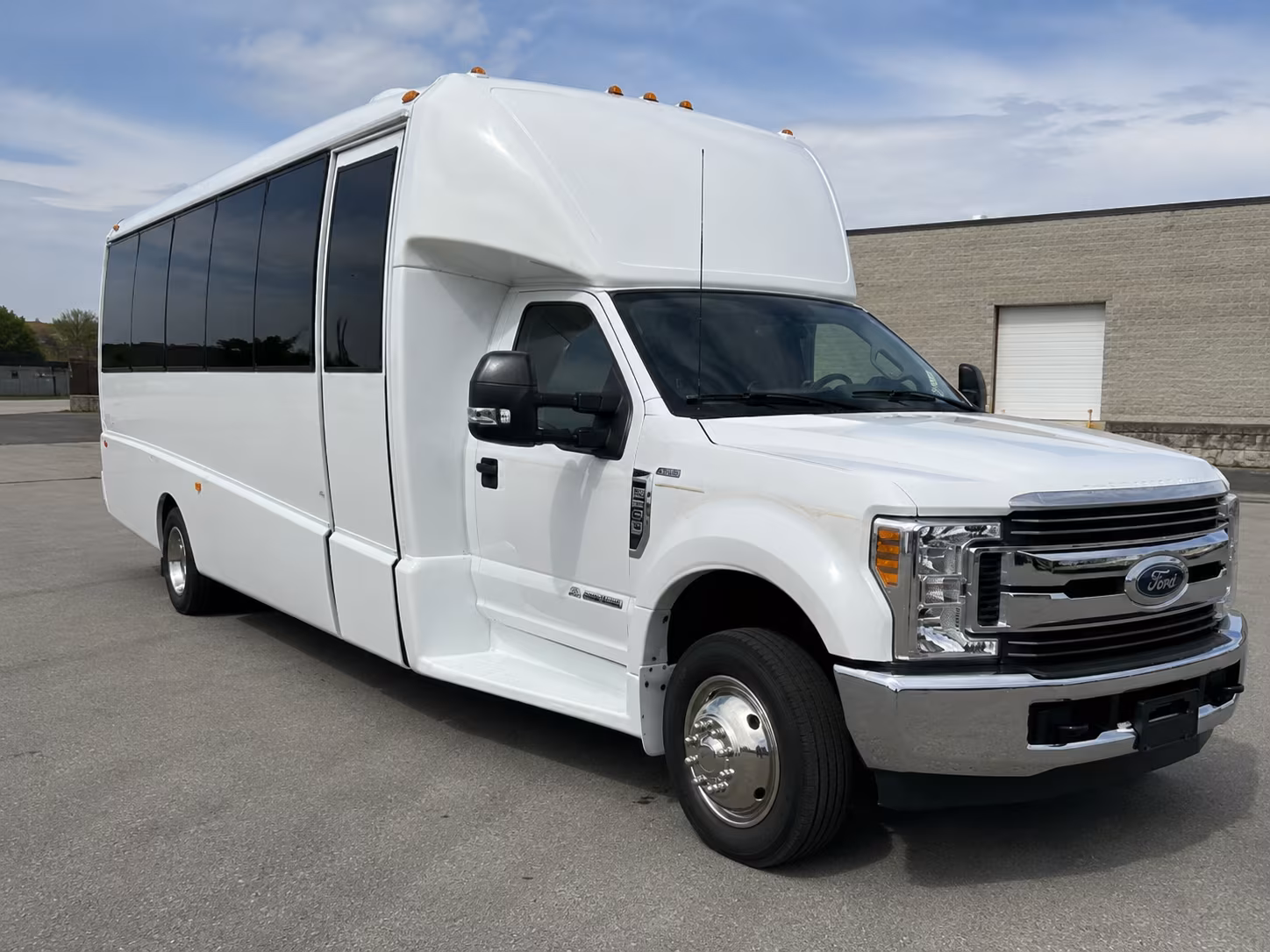 bus rentals for trade show groups traveling between manchester and concord