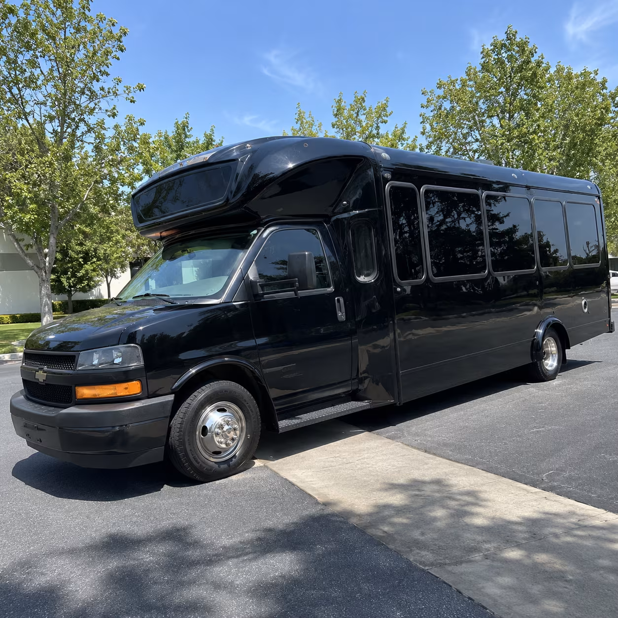 manchester 15 passenger party bus