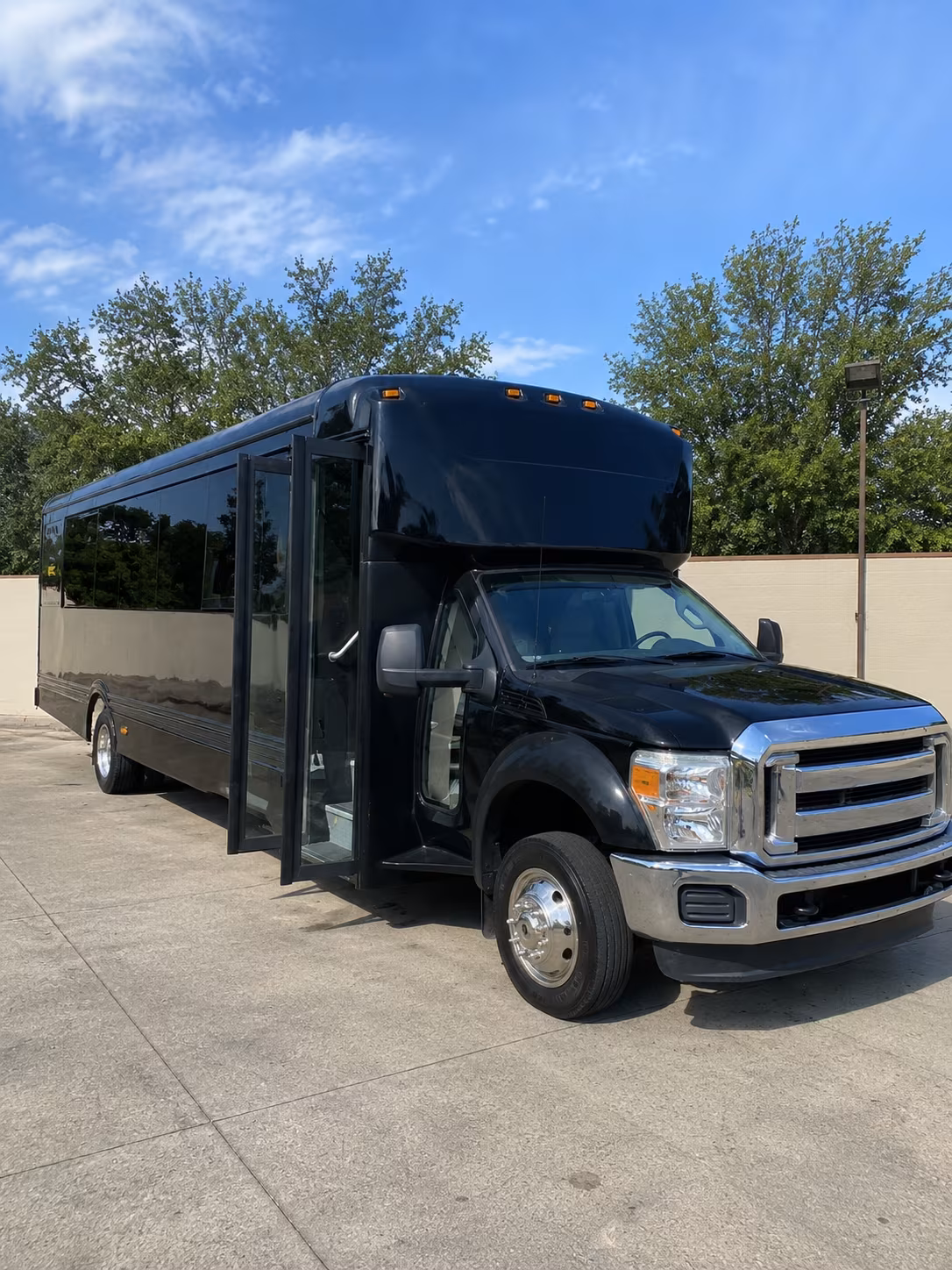 manchester 20 passenger party bus